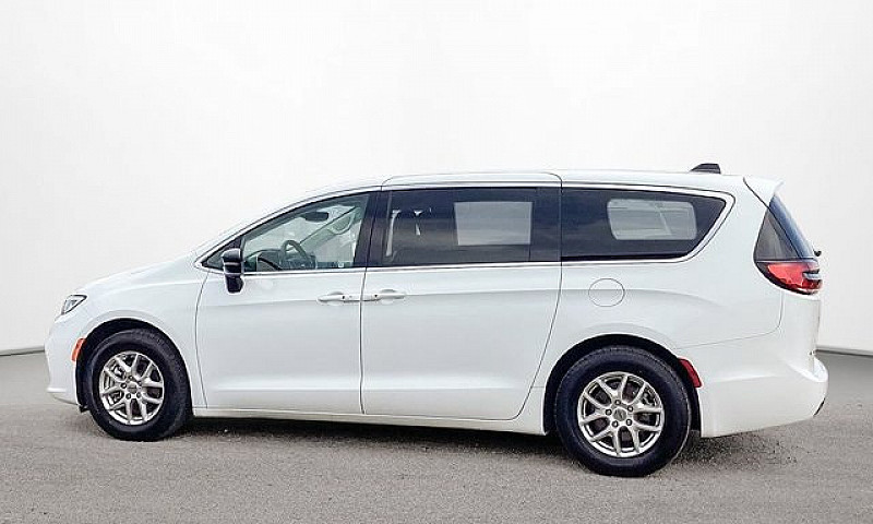 2024 Chrysler Pacifi...