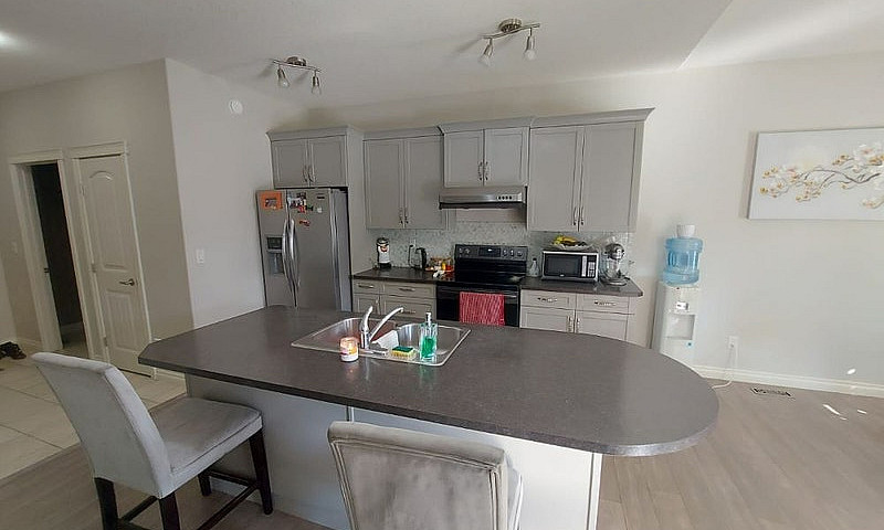 Spacious 4-Bedroom W...