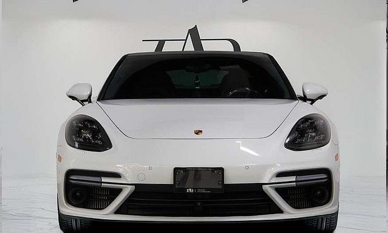 2018 Porsche Panamer...