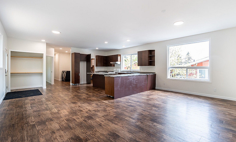 Spacious Bungalow In...