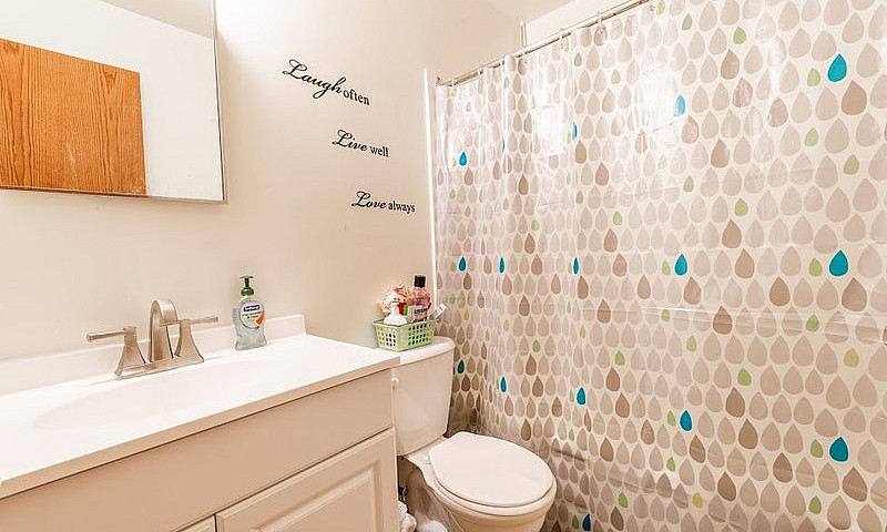 285 Midwinter Ave- E...