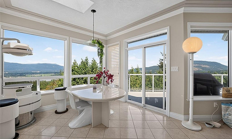 Luxury Living With I...