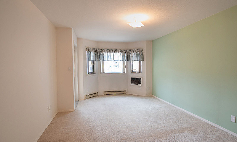 308-374 Winnipeg Str...