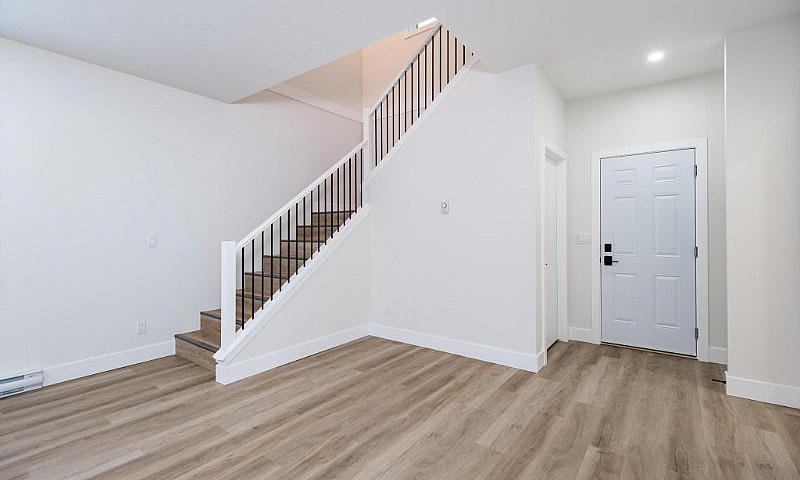 Brand New Home W/Leg...