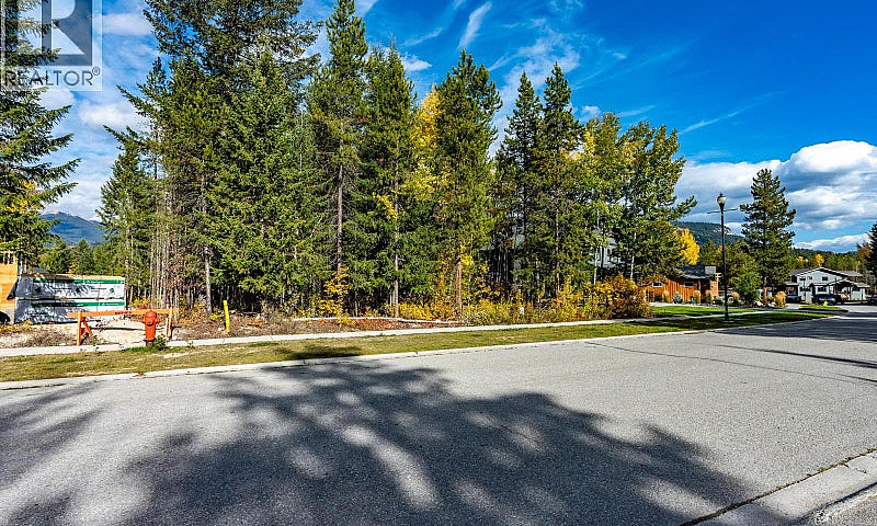 1520 Quartz Crescent...