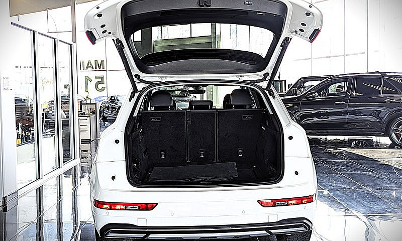 2023 Audi Q5 Komfort...