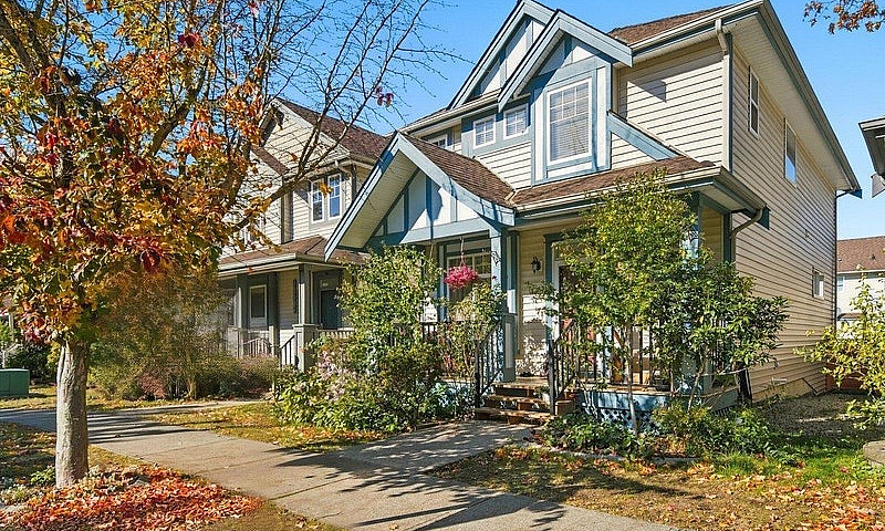 18589 67 Avenue Surr...