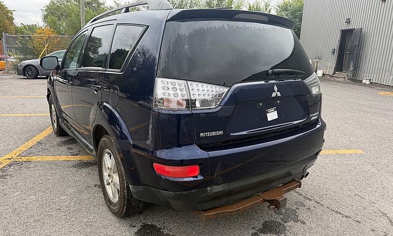 2010 Mitsubishi Outl...