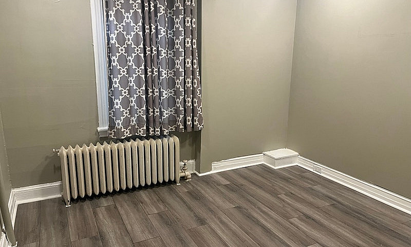 Cozy Main Floor Apar...