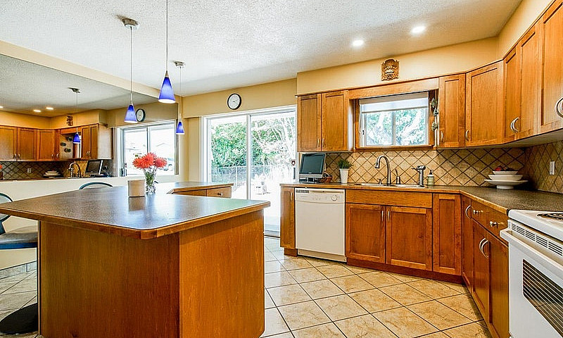 32582 Fleming Avenue...