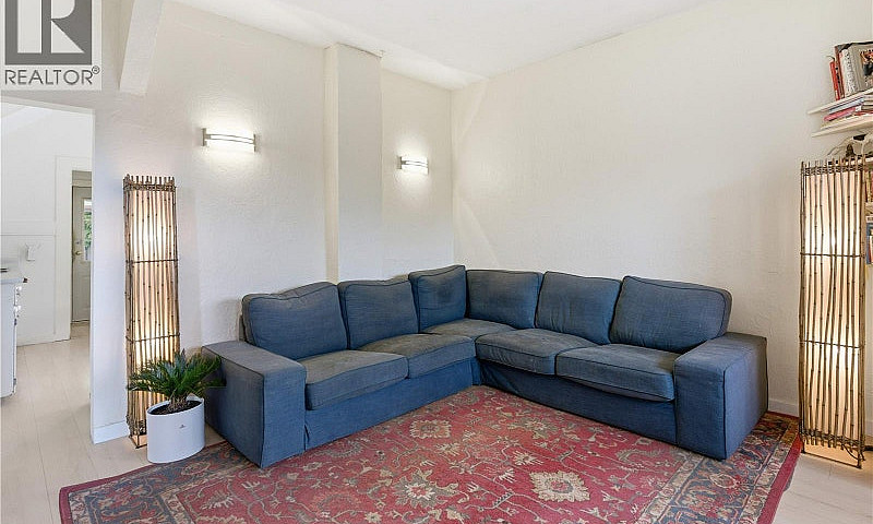 236 Crease Ave Saani...