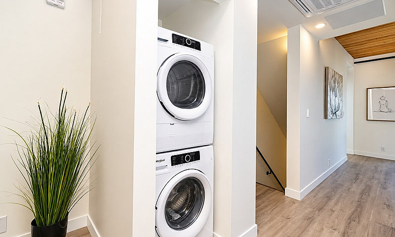 123 James Ave - 2Bed...