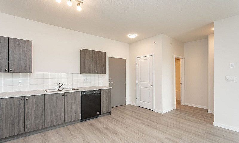 2 Bedroom Suite In L...
