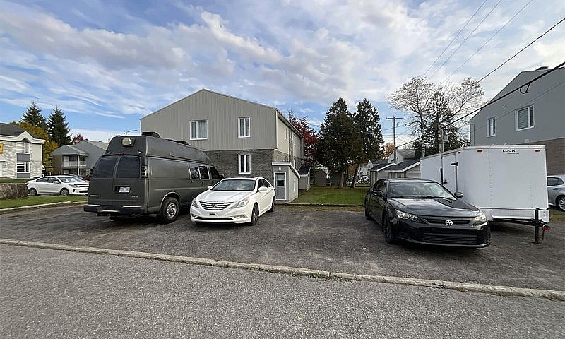 $2,200,000 - 6 Units...