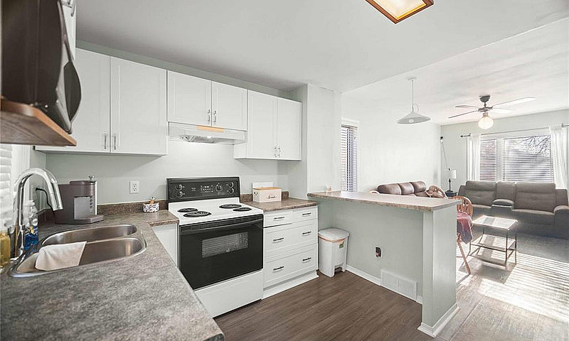 4-Bedroom House In S...