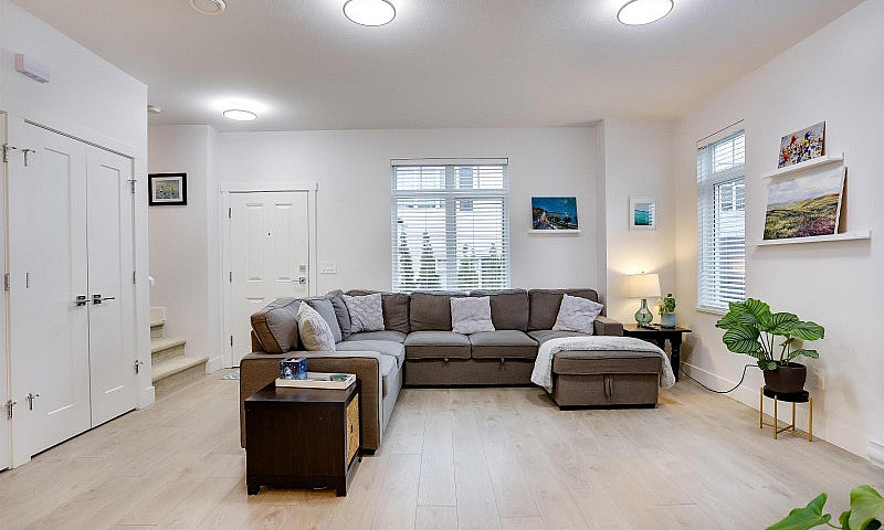 118 2070 Oak Meadows...