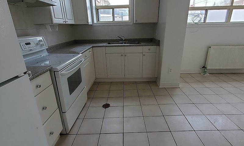 Bright 1 Bedroom Apa...
