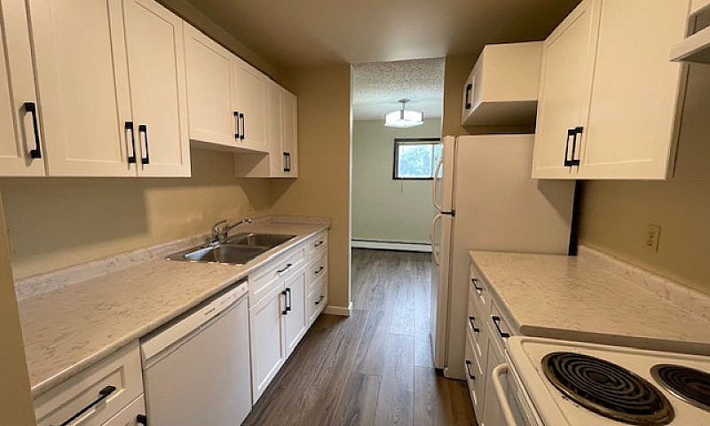 Spacious 2 Level 2 B...