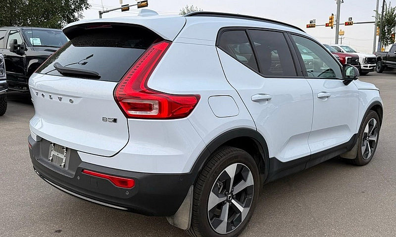 2024 Volvo Xc40 B5 P...