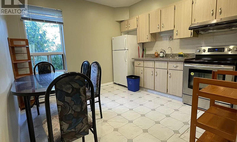763 Dundas Street W ...