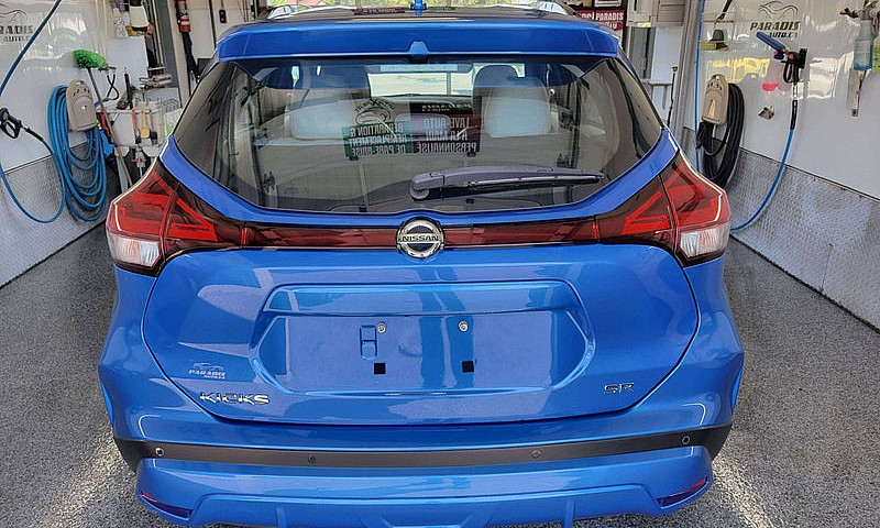 2021 Nissan Kicks Sr...