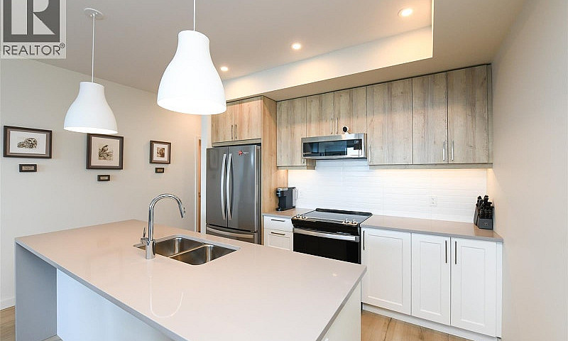 302 536 Island Hwy C...