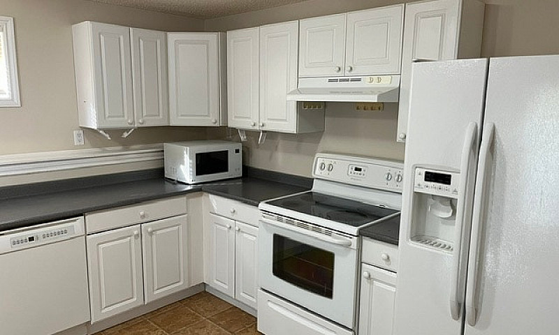 Cozy One Bedroom Wal...