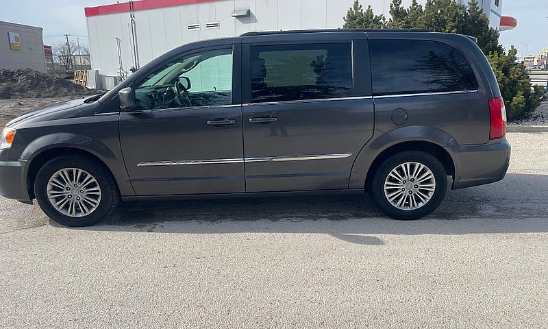 2015 Chrysler Town &...