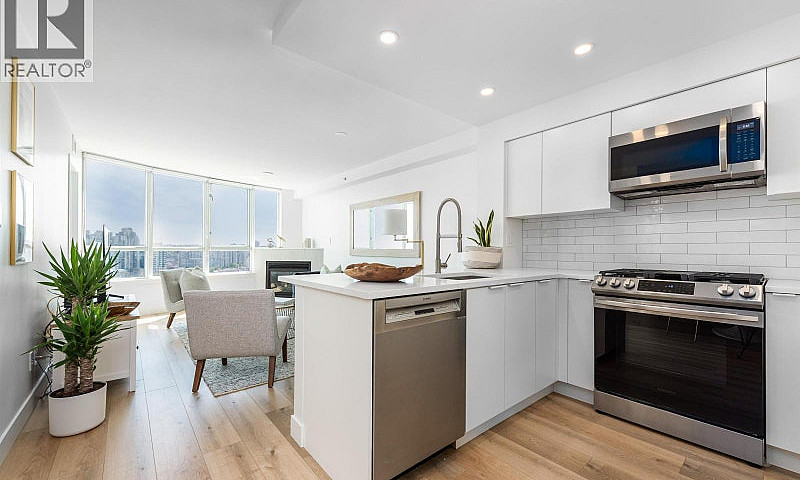 2208 63 Keefer Place...