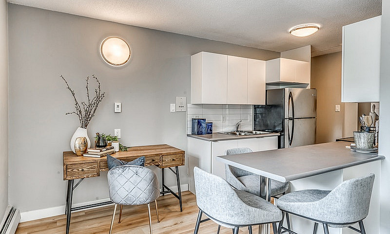 Garneau Place - 1 Be...