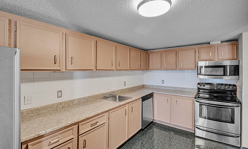 Penthouse Condo In D...