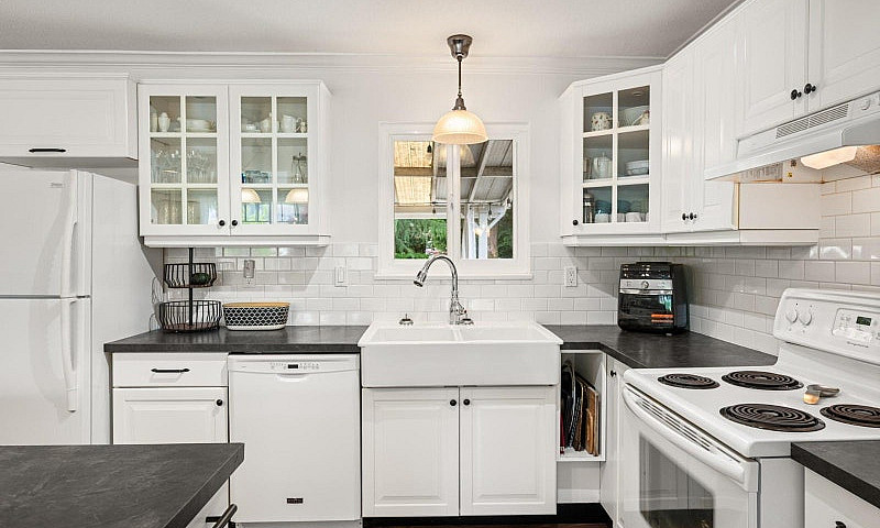 5933 Angus Place Sur...