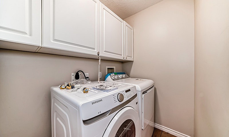 4 Beds & 2.5 Bath 2 ...