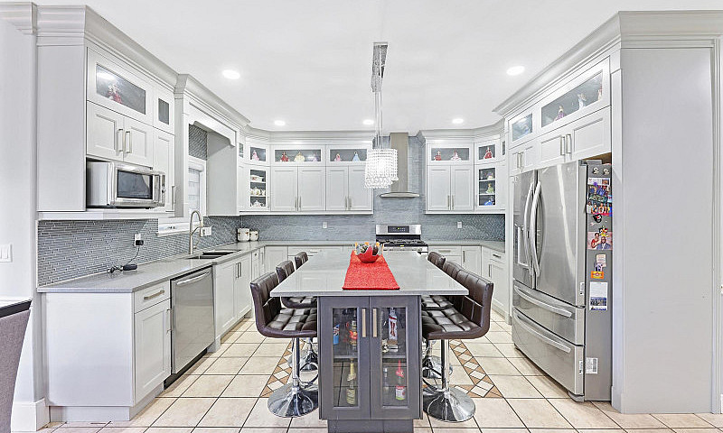 14674 80A Avenue Sur...