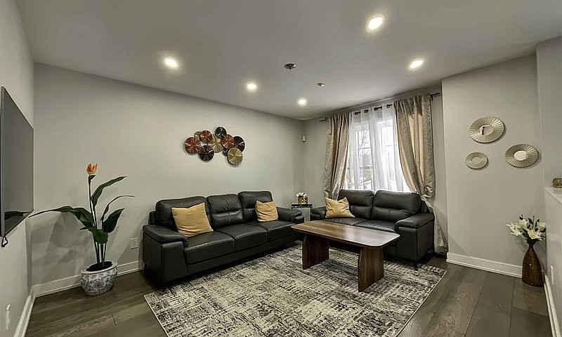 $625,000 - Semi-Deta...