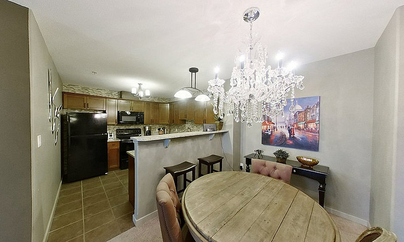 Luxury West Facing 8...