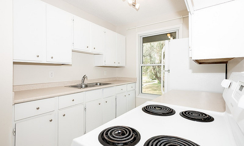 75 Oak Park Walk - T...