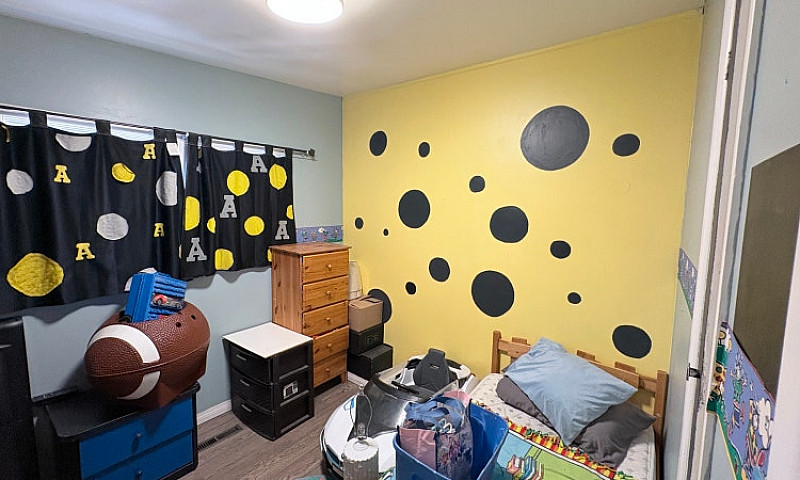 4 Bedroom, 2 Bathroo...