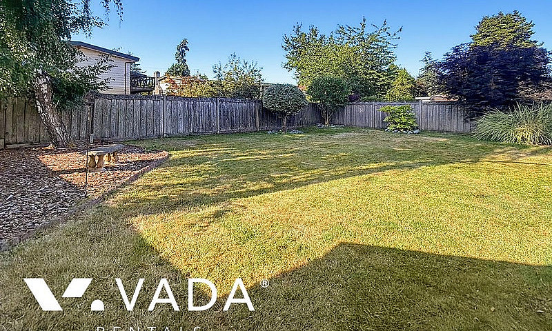 Steveston 3 Br Upper...