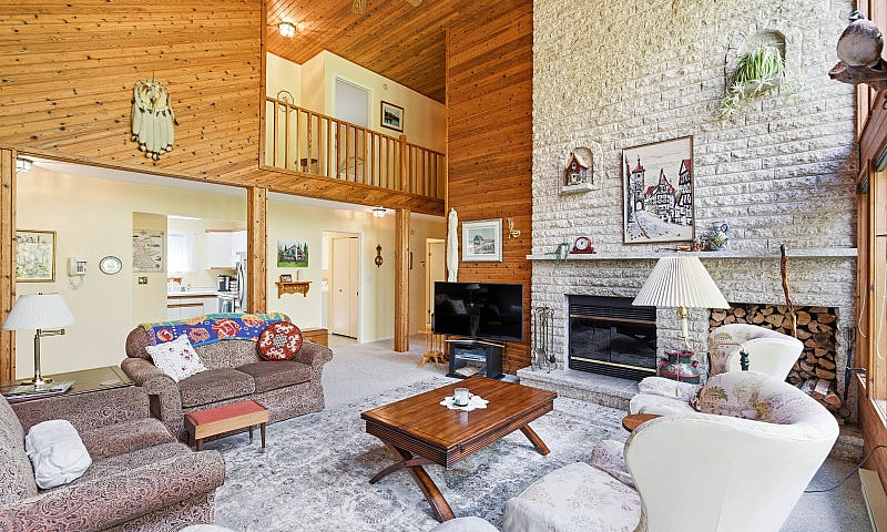 Private 2+ Acre Prop...