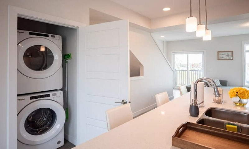 Edmonton-Corner Unit...