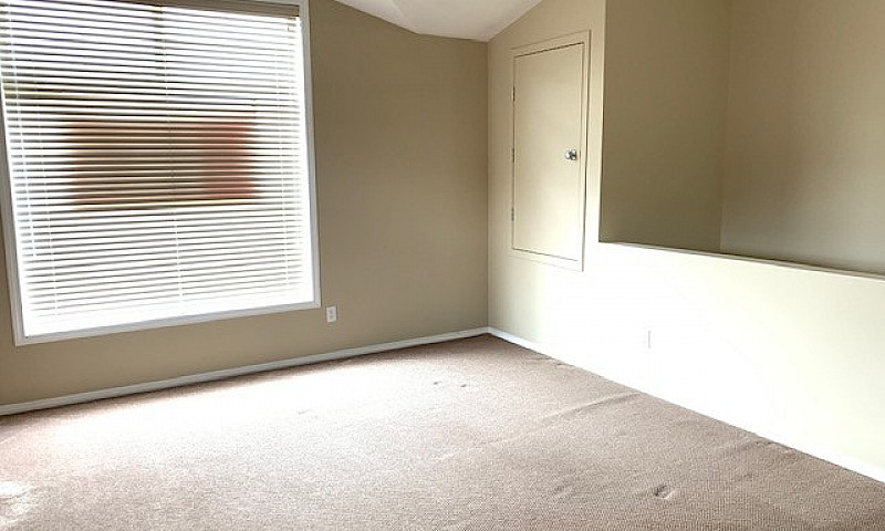 1 Bed + Den Johnston...