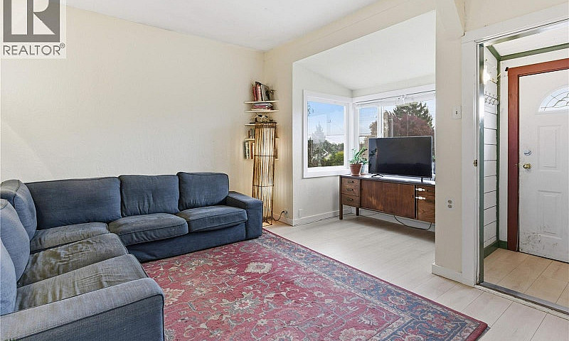 236 Crease Ave Saani...