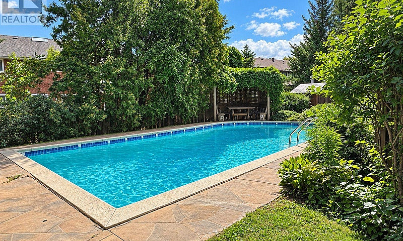 35 Tofino Crescent T...