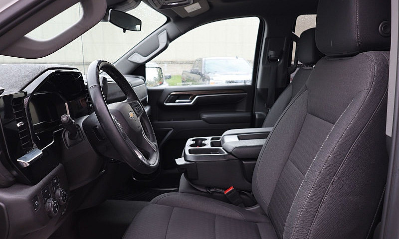 2025 Chevrolet Silve...