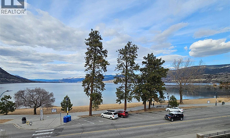 578 Lakeshore Drive ...