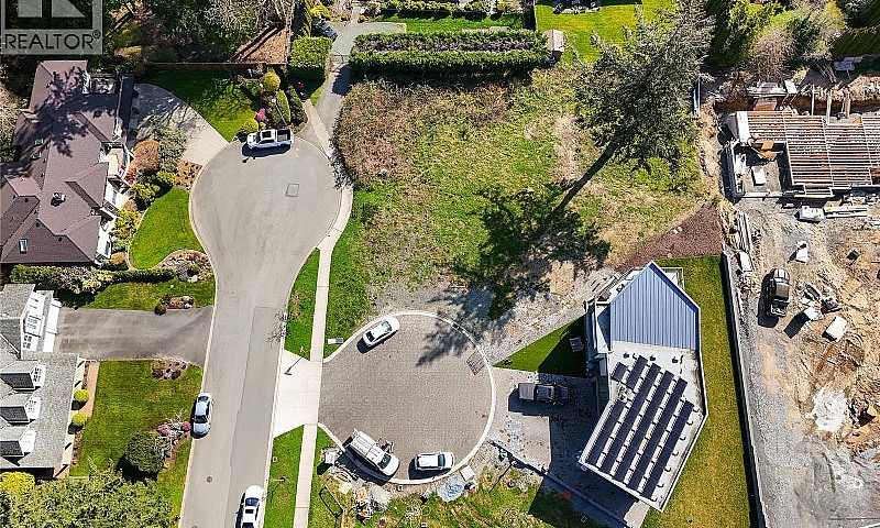 805 Yole Pl Saanich,...