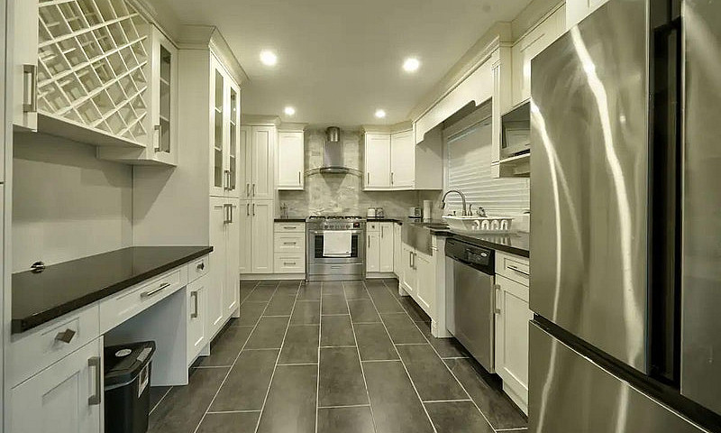 18369 21A Avenue Sur...