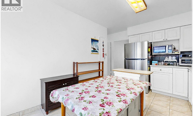 2514 E 27Th Avenue V...