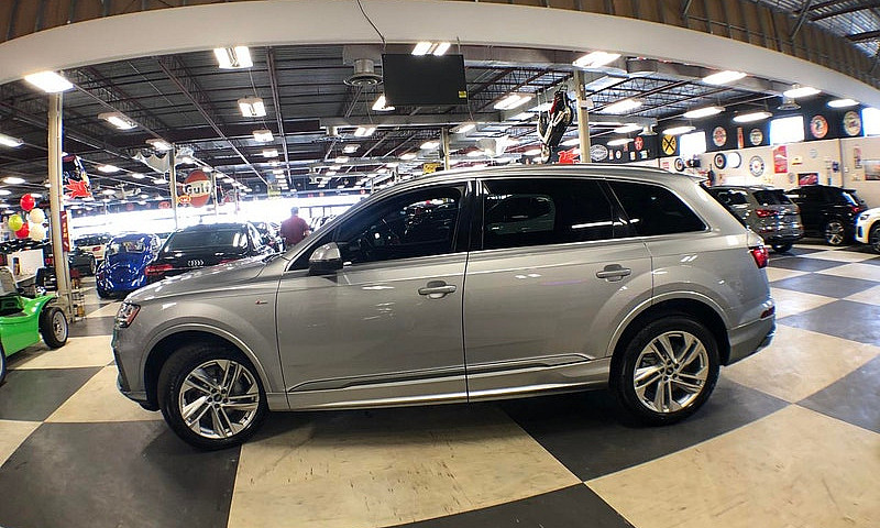 2021 Audi Q7 S-Line ...